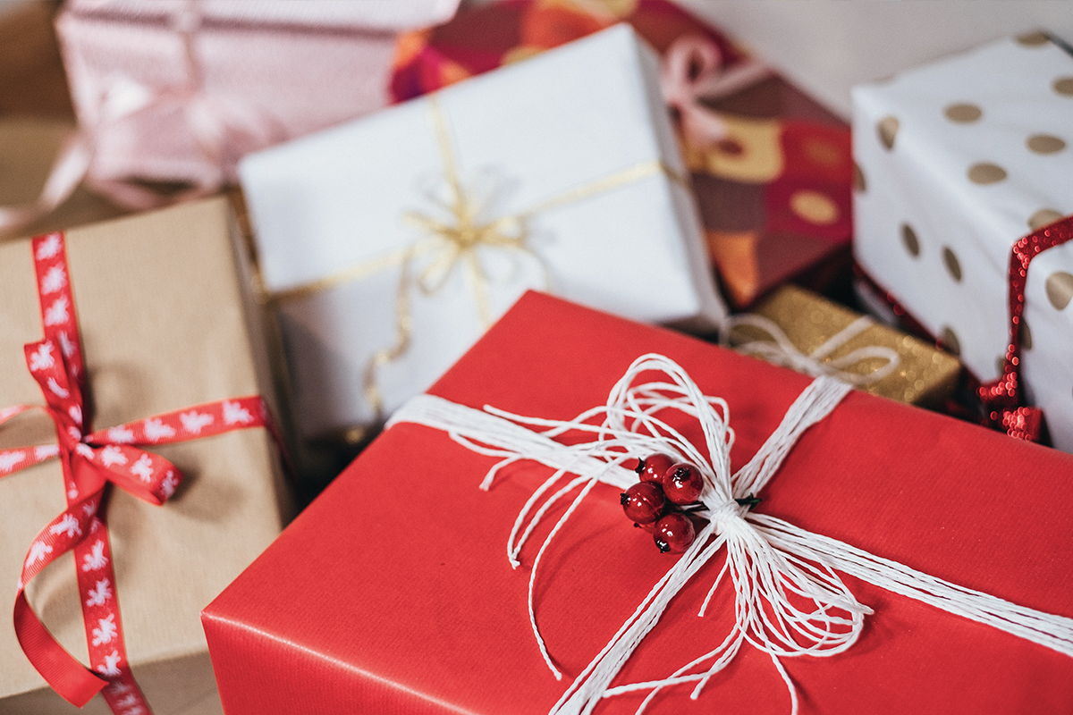 Minimalist Holidays: Clutter Free Gift Giving Ideas